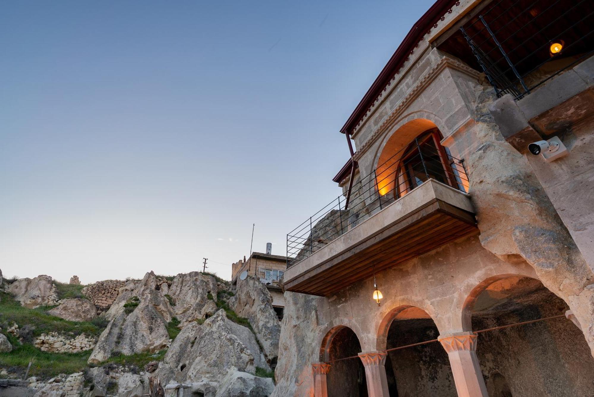 Hotel Cappadocia Inans Cave & Swimming Pool Hot Nevşehir Esterno foto